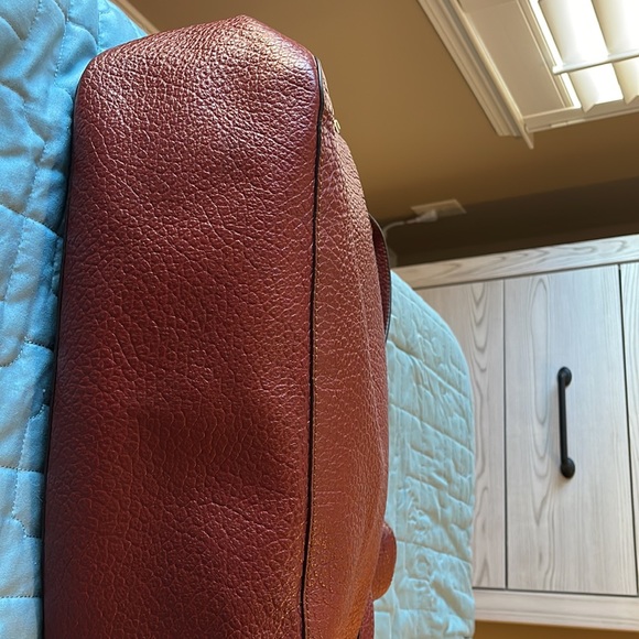 BURBERRY Heritage 'Ledbury' Grained Leather Hobo Bag in Tile Red - Picture 13 of 14